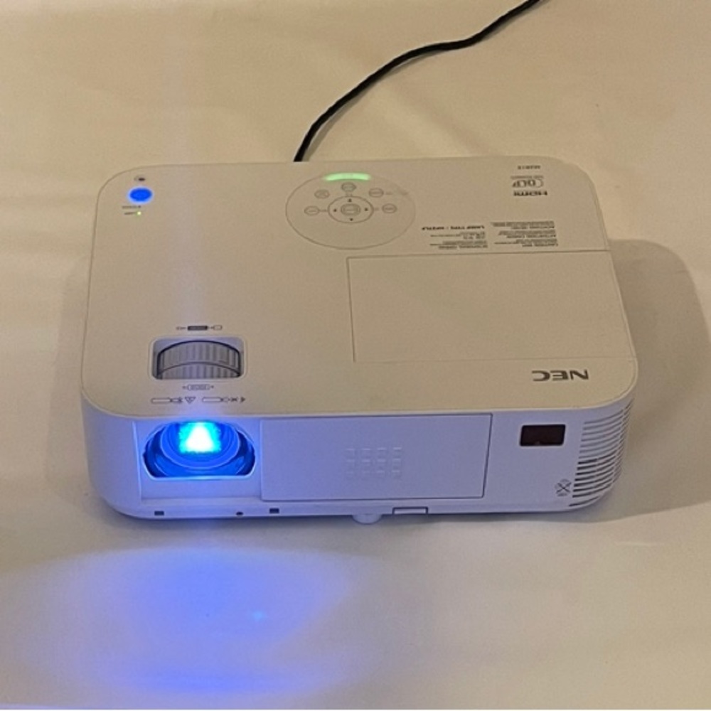 NEC M283X Projector - Picture 4 of 7